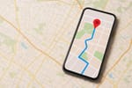Waze vs Google Maps vs Apple Maps: Ghid complet cu avantaje