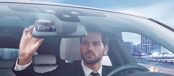 Camere Video Auto Mio MiVue pentru masina ta